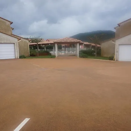 4 Pieces Dans Petite Calme, Climatisation Et Piscine Apartament