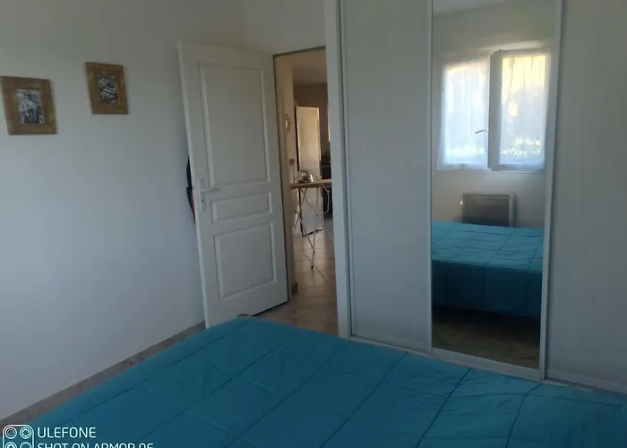 4 Pièces Dans Petite Résidence Calme, Climatisation Et Piscine Apartamento