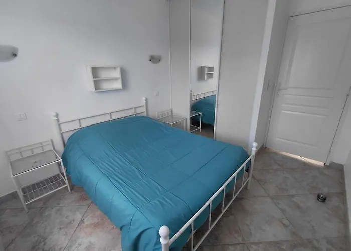 4 Pièces Dans Petite Résidence Calme, Climatisation Et Piscine Apartamento