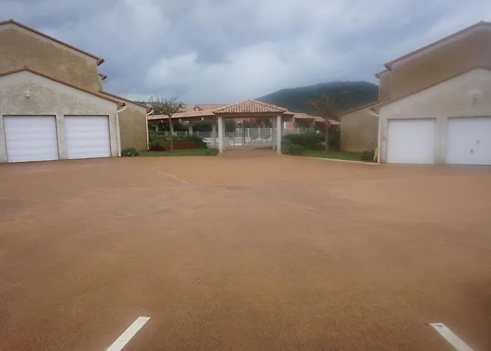 4 Pièces Dans Petite Résidence Calme, Climatisation Et Piscine Apartamento