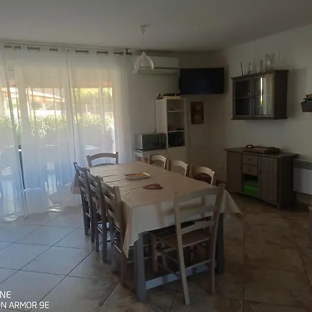 4 Pieces Dans Petite Calme, Climatisation Et Piscine *