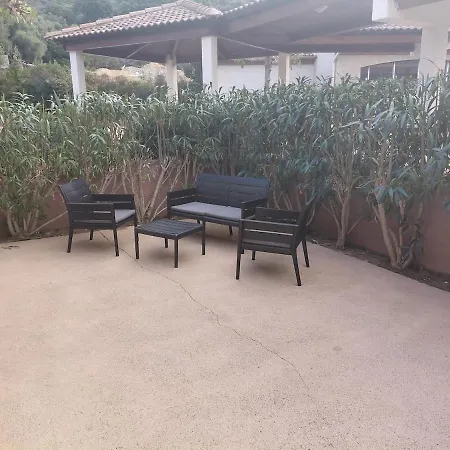 4 Pieces Dans Petite Calme, Climatisation Et Piscine 아파트 올레타