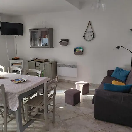 4 Pieces Dans Petite Calme, Climatisation Et Piscine 올레타