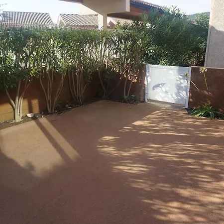 4 Pieces Dans Petite Calme, Climatisation Et Piscine 올레타