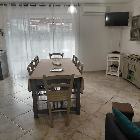 4 Pieces Dans Petite Calme, Climatisation Et Piscine *