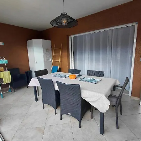 4 Pieces Dans Petite Calme, Climatisation Et Piscine 아파트 올레타