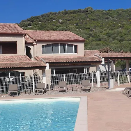 4 Pièces Dans Petite Résidence Calme, Climatisation Et Piscine