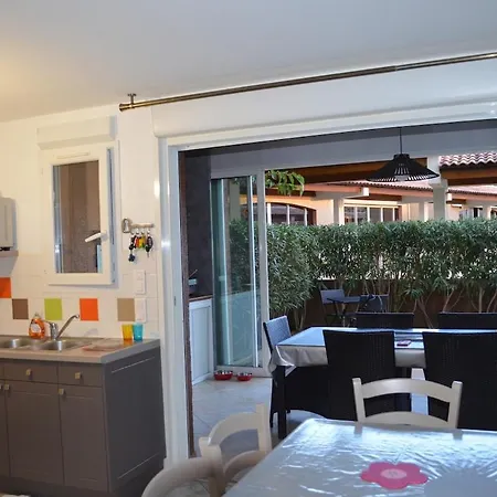 4 Pieces Dans Petite Calme, Climatisation Et Piscine 올레타