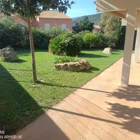 4 Pieces Dans Petite Calme, Climatisation Et Piscine