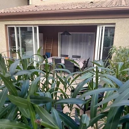 4 Pieces Dans Petite Calme, Climatisation Et Piscine *