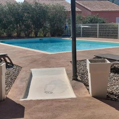 4 Pieces Dans Petite Calme, Climatisation Et Piscine 아파트 올레타