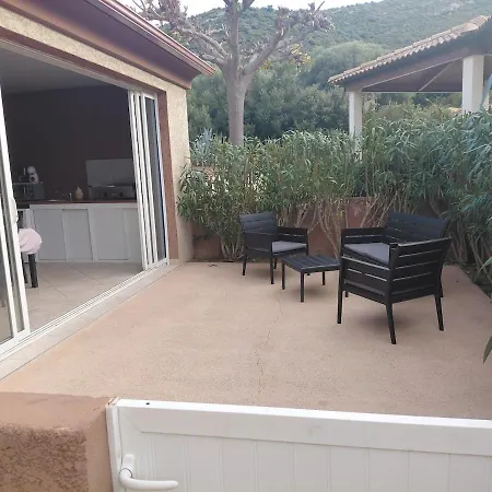 4 Pieces Dans Petite Calme, Climatisation Et Piscine