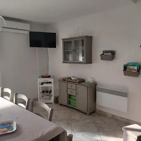 4 Pieces Dans Petite Calme, Climatisation Et Piscine 아파트