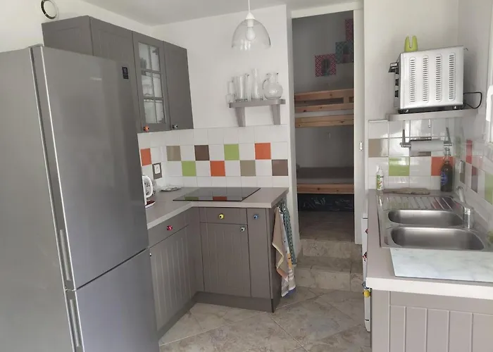 4 Pieces Dans Petite Calme, Climatisation Et Piscine 公寓 *