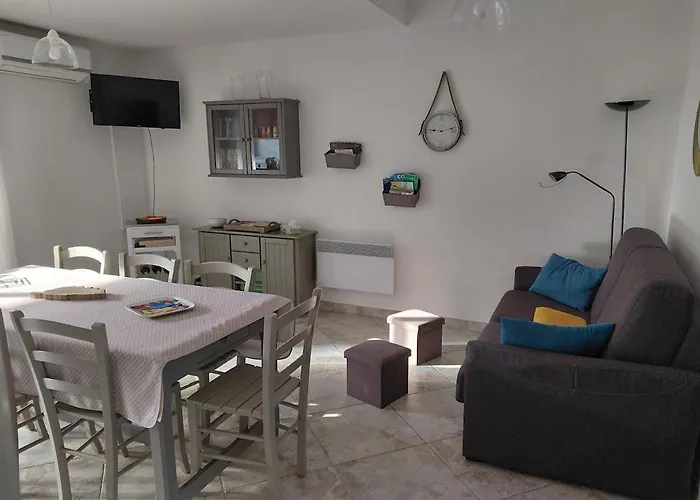 4 Pieces Dans Petite Calme, Climatisation Et Piscine 奥莱塔