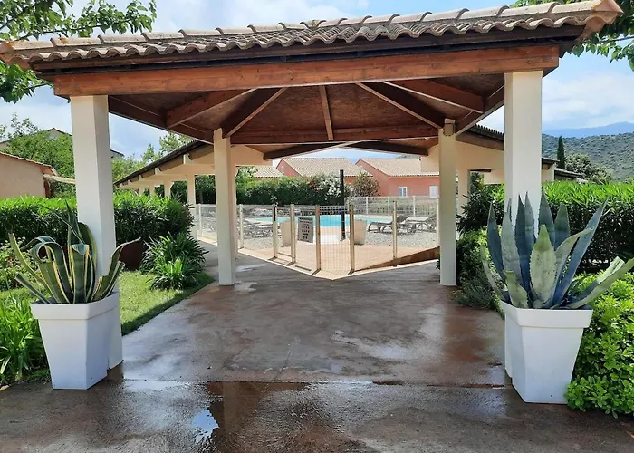 4 Pieces Dans Petite Calme, Climatisation Et Piscine 公寓 *