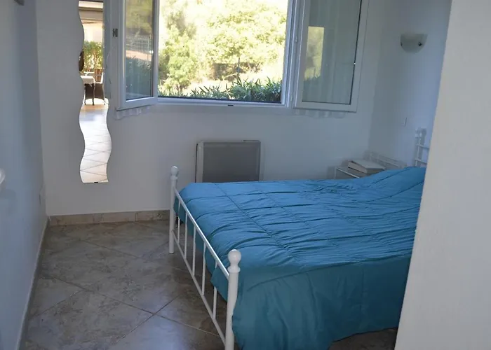 4 Pieces Dans Petite Calme, Climatisation Et Piscine 公寓 *