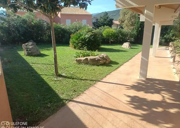 4 Pieces Dans Petite Calme, Climatisation Et Piscine