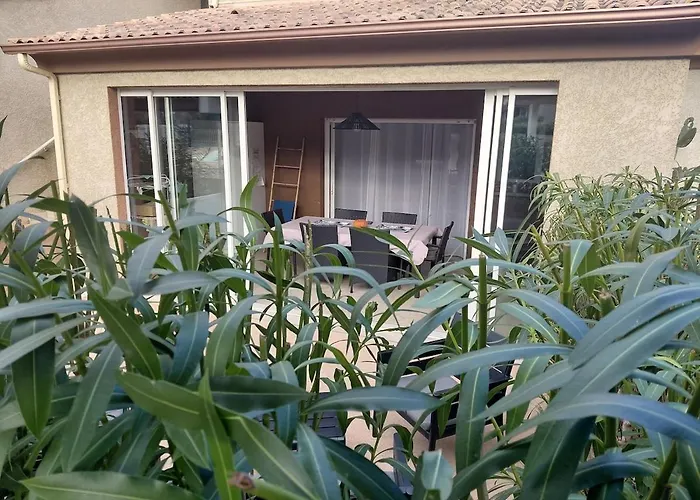 4 Pièces Dans Petite Résidence Calme, Climatisation Et Piscine *