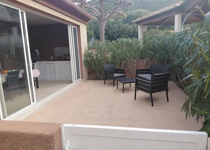 4 Pieces Dans Petite Calme, Climatisation Et Piscine